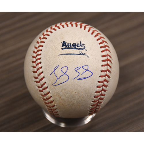 Game-Used or Autographed Bases | MLB Auctions