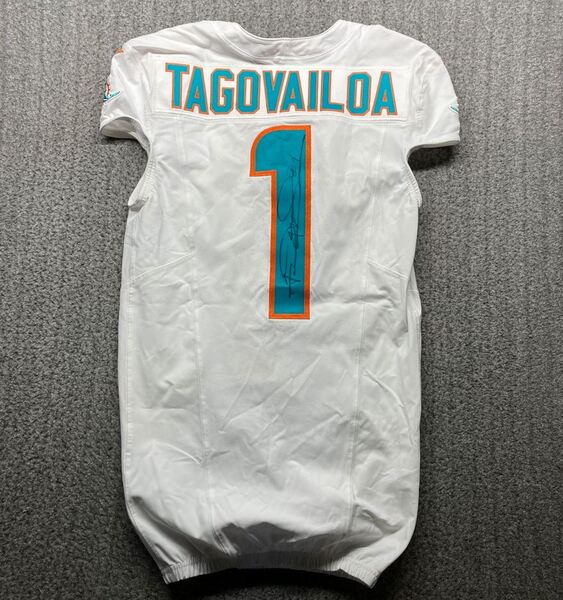 Crucial Catch - Dolphins Tua Tagovailoa Signed Game Issued Jersey Size 4...