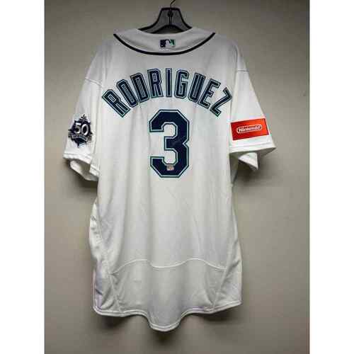 Game-Used or Autographed All auctions | Seattle Mariners Auctions