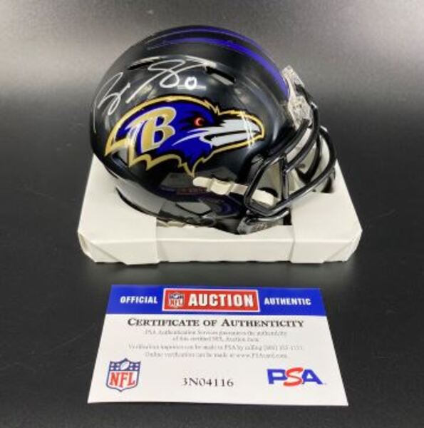 NFL - Ravens Roquan Smith Signed Mini Helmet