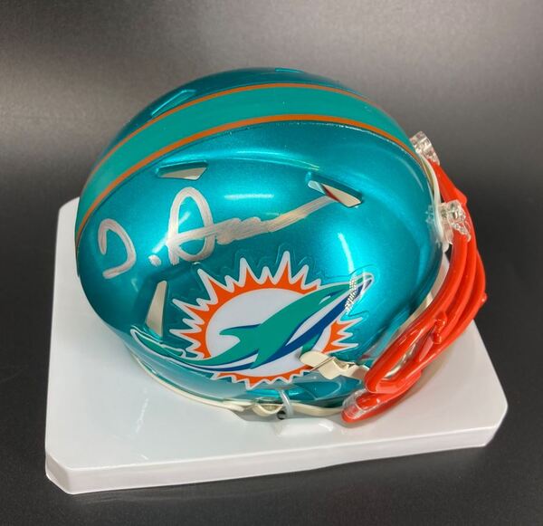 NFL - Dolphins Devon Achane signed mini helmet