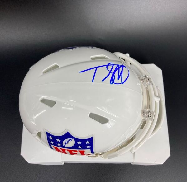 NFL - Seahawks Tyreke Smith Signed NFL Shield Mini Helmet