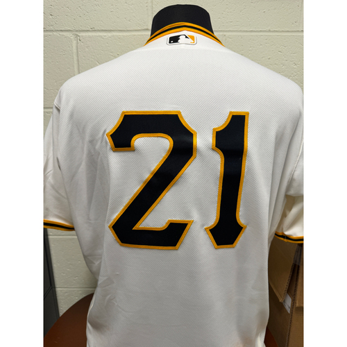 Game-Used or Autographed Baseball Cards | MLB Auctions