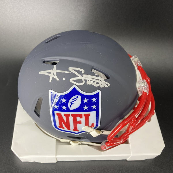 NFL - Eagles Ainias Smith Signed Blue Shield Mini Helmet