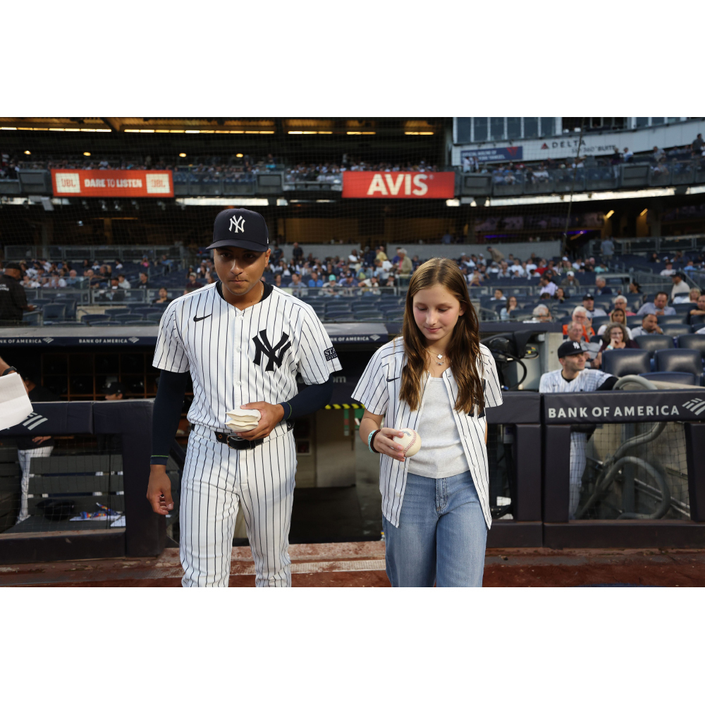 NY Yankees vs LA Dodgers 記念ボール Deliver the Game Ball for Yankees vs. Dodgers - July 19, 2026