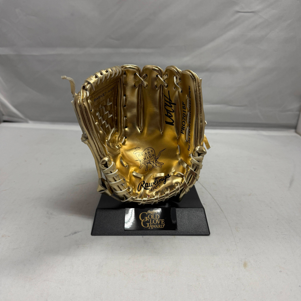 MLB サンフランシスコ　マット　チャップマン　直筆サイン　グローブ The official auction site of Giants Auctions | San Francisco