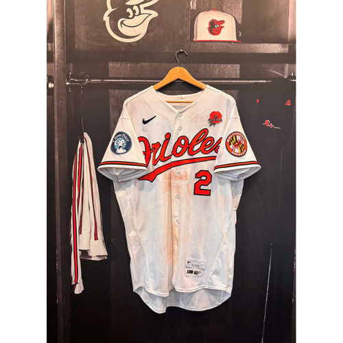 Game-Used or Autographed All auctions | Baltimore Orioles Auctions