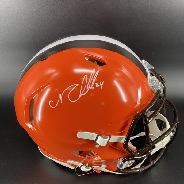 NFL - Browns Nick Chubb Signed Authentic Speed Helmet