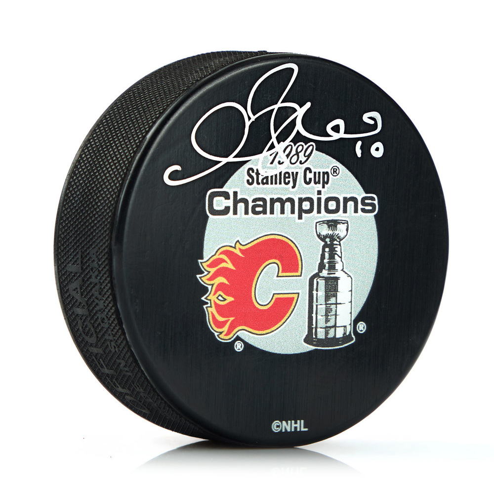 Gary Roberts Signed Calgary Flames 1989 Stanley Cup Puck