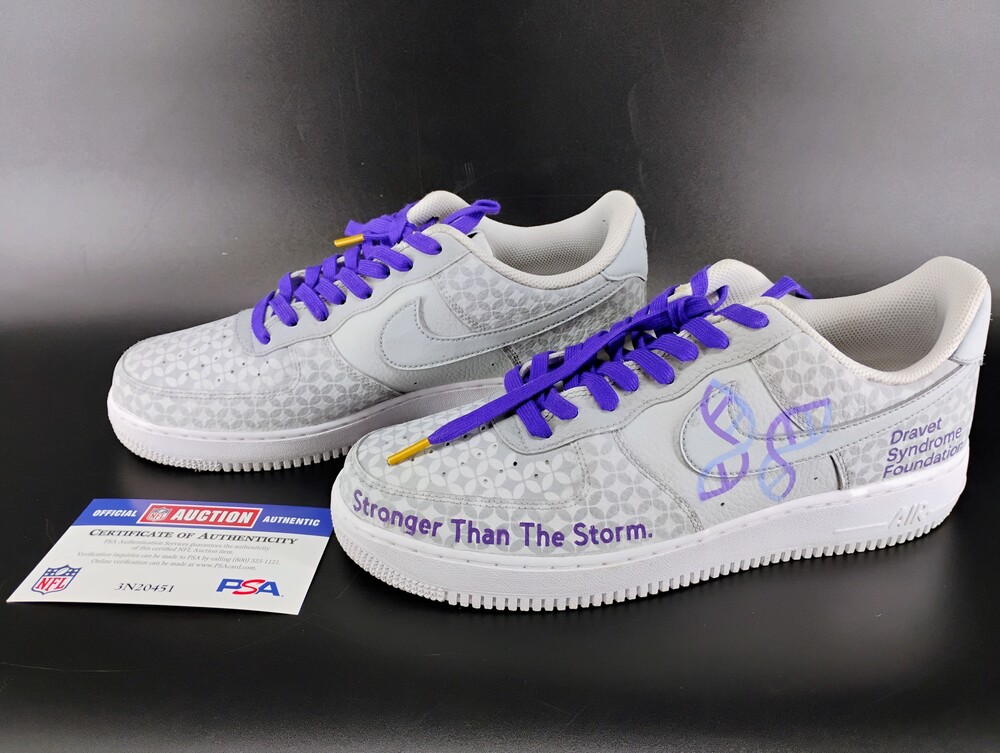 Sneaker – quarter viewrow pages_container mx-auto