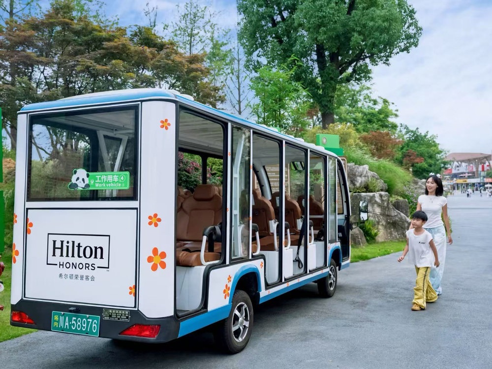 Chengdu Research Base of Giant Panda Breeding | Hilton Honors Exclusive Access: Dedicated Entry + Private Guided Tram + Customized Guided Tour Experience Package