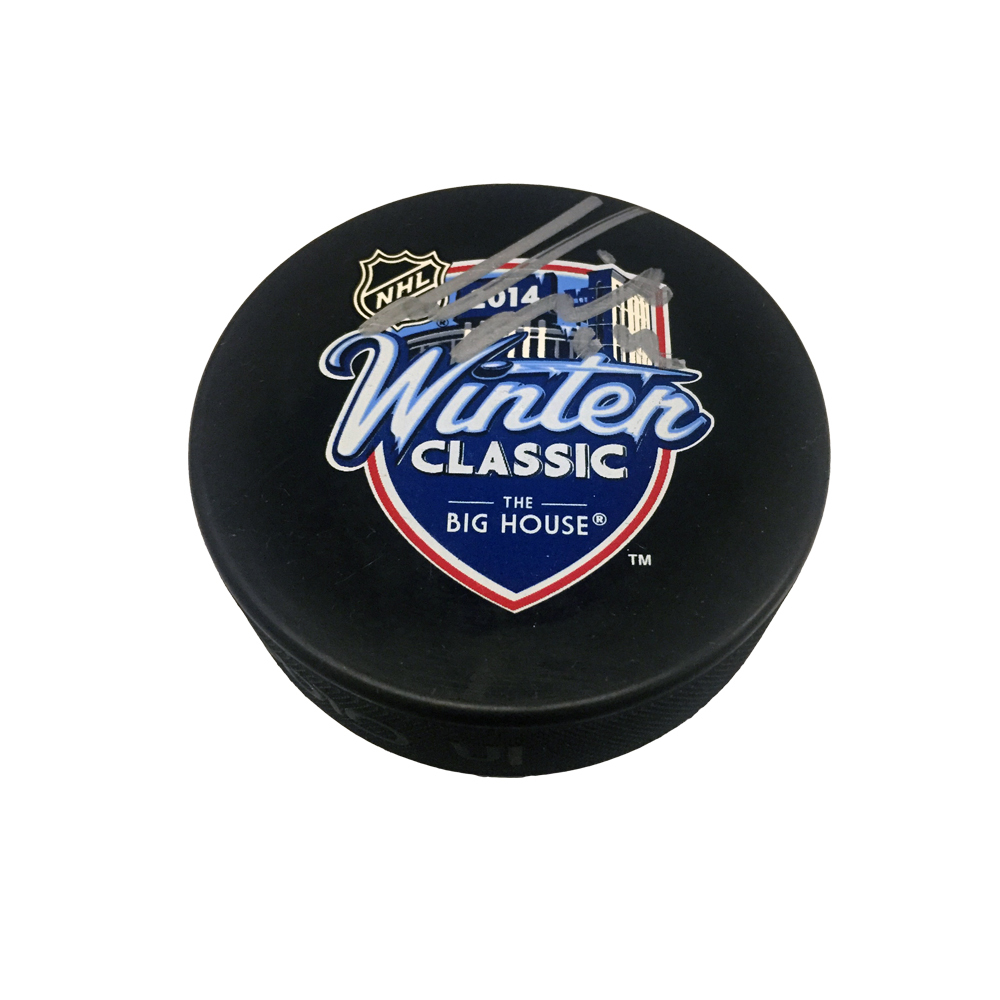 GUSTAV NYQUIST Signed 2014 NHL Winter Classic Puck