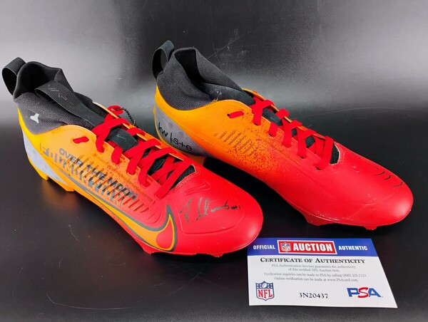 MCMC - Falcons Darnell Mooney Signed Custom Cleats (2025 Season) Size 11...