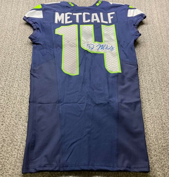NFL - Seahawks DK Metcalf Signed Authentic Jersey Size 40
