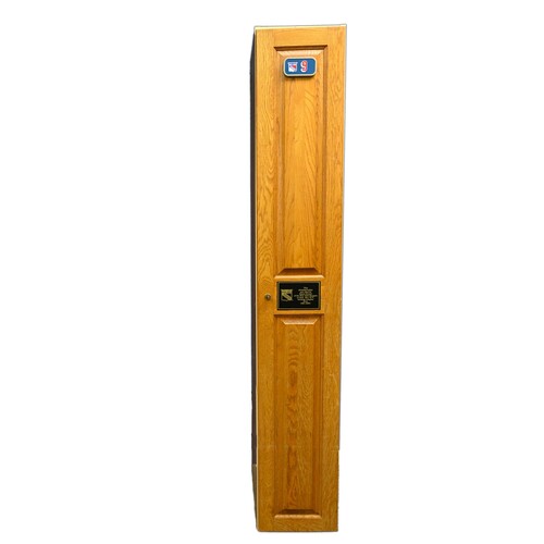 Image of Graves, Adam<br>Locker Room Dressing Closet<br>New York Rangers<br>1991-01<br>#9