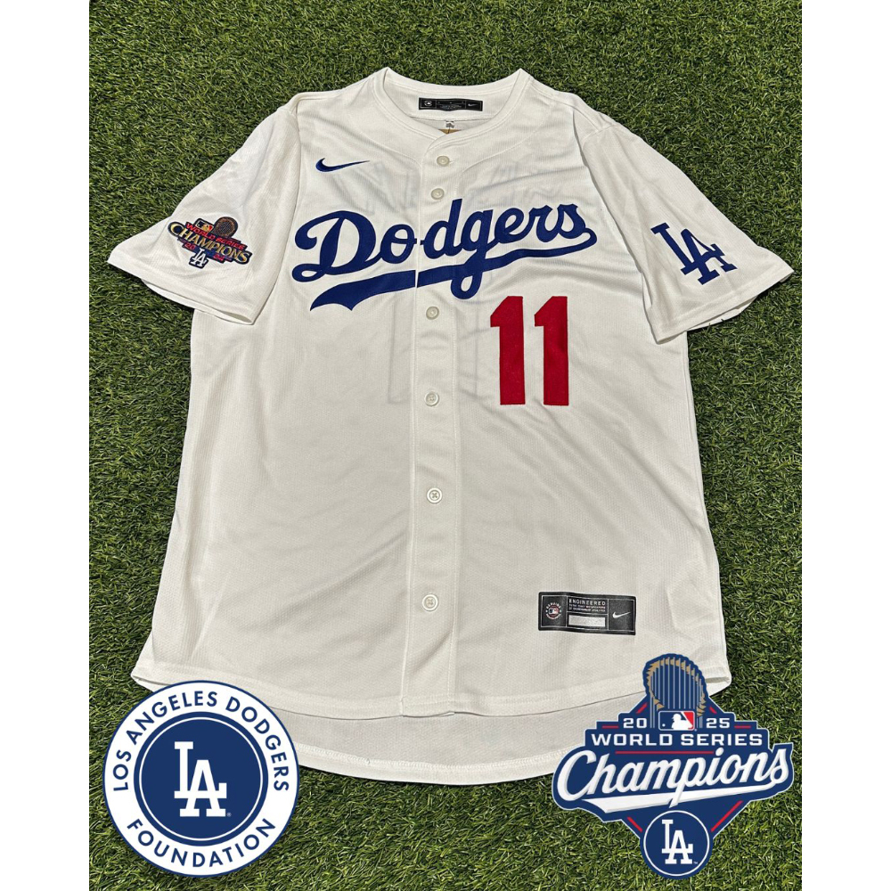 2025 Roki Sasaki Autographed and MLB Authenticated Jersey - Size M