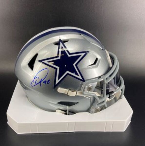 NFL - Cowboys Quinnen Williams Signed Mid-Size Helmet