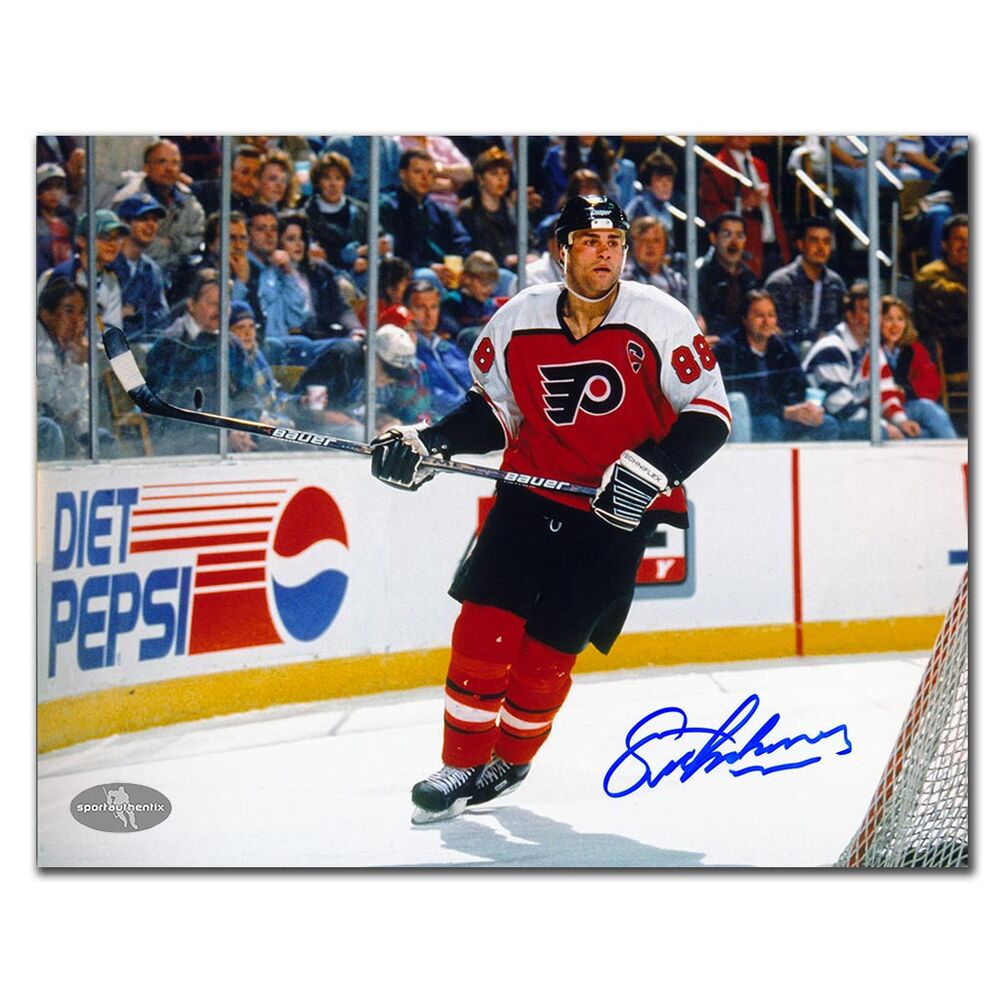 Eric Lindros Autographed Philadelphia Flyers 8x10 Photo - Near the Net