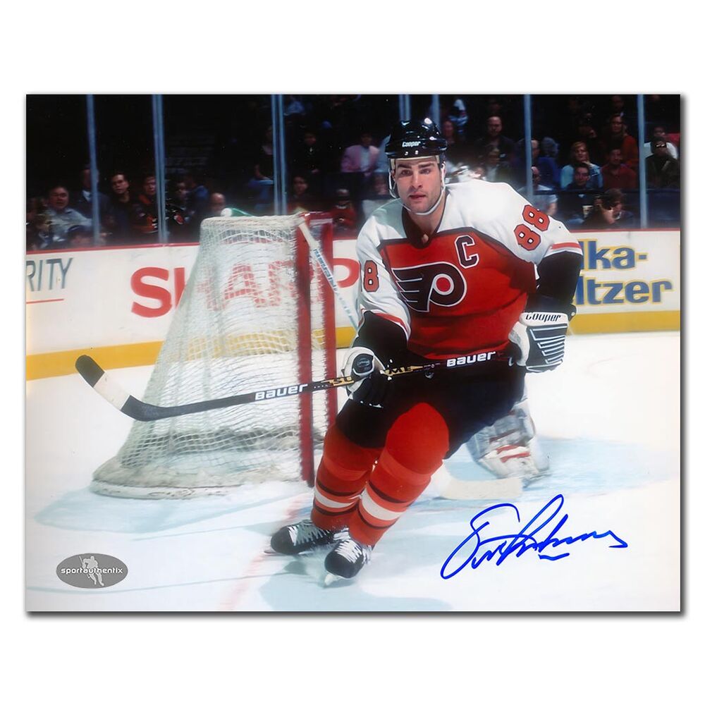 Eric Lindros Autographed Philadelphia Flyers 8x10 Photo - Around the Net