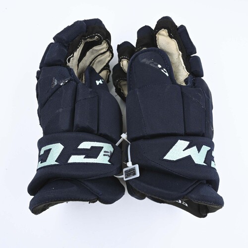 Image of Wennberg, Alexander<br>CCM Gloves<br>Seattle Kraken<br>2022-23<br>#21