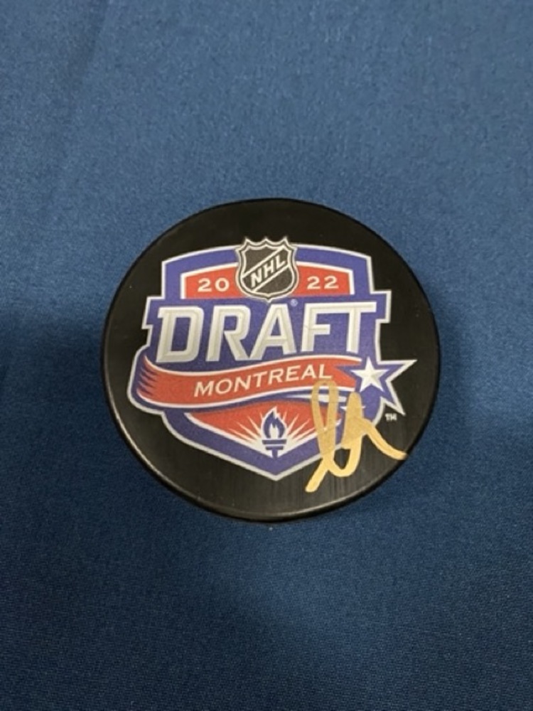 2022 NHL Draft Puck Autographed by 31 Pick in the Draft Isaac Howard
