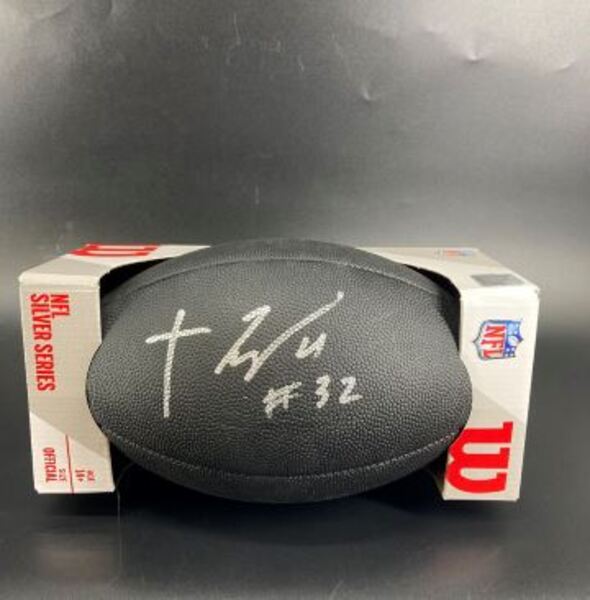 NFL - Patriots TreVeyon Henderson Signed Black Composite Silver Series F...