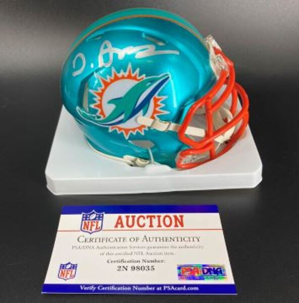 NFL - Dolphins Devon Achane signed mini helmet