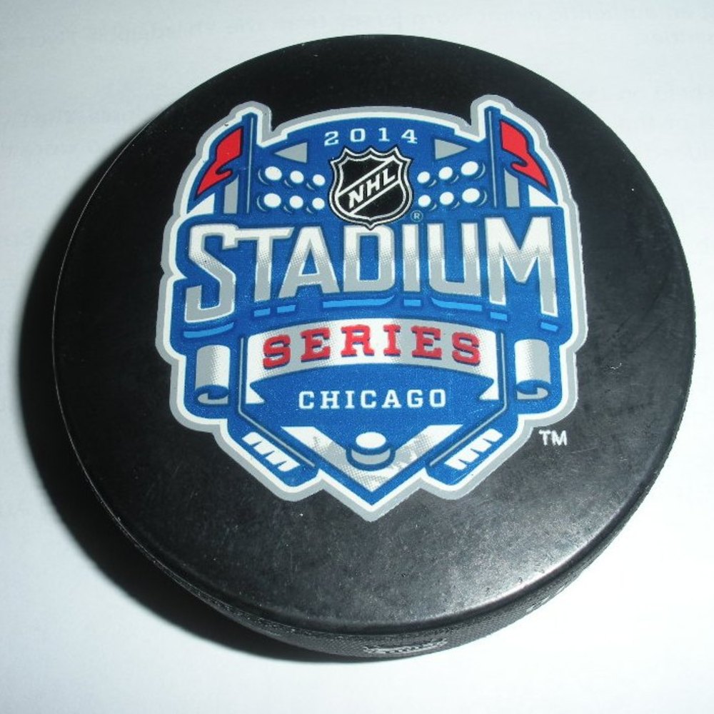 2014-stadium-series-pittsburgh-penguins-practice-puck-9-of-20