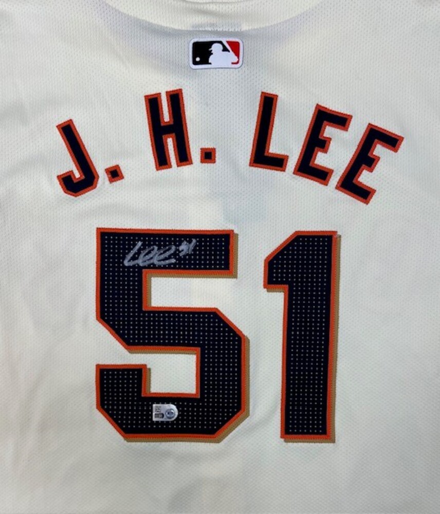 Jung Hoo Lee Autographed Giants Authentic Jersey | MLB Auctions