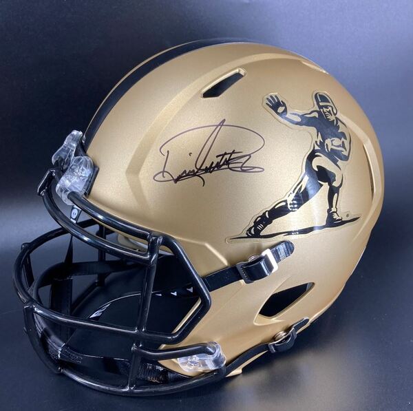 NFL - Alabama Derrick Henry Signed Replica Heisman Speed Helmet