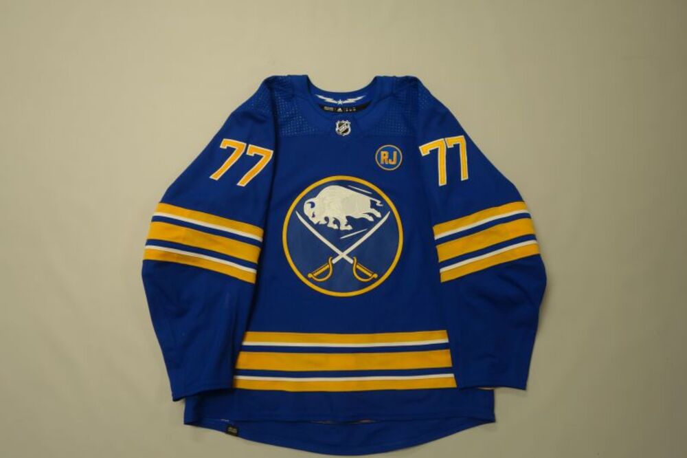 jj-peterka-2023-24-buffalo-sabres-set-1-home-jersey-nhl-auctions