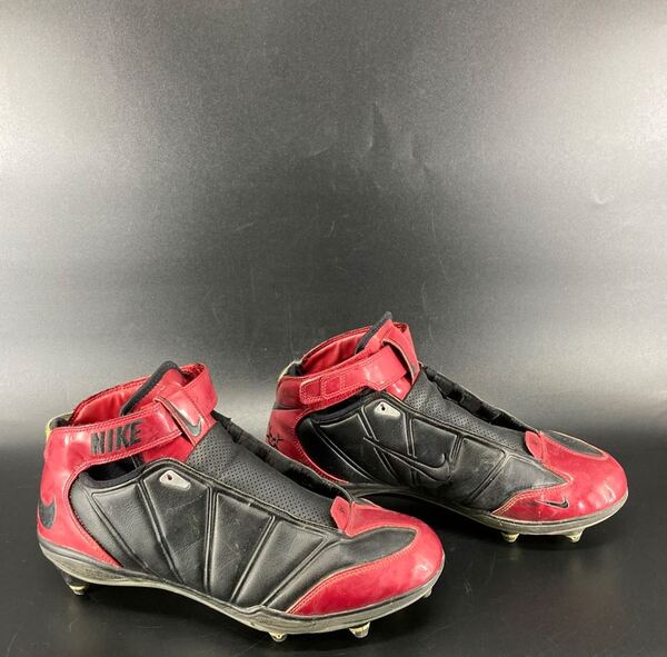 Cardinals - Darnell Dockett Game Worn Cleats (Unknown Season) Size 12.5