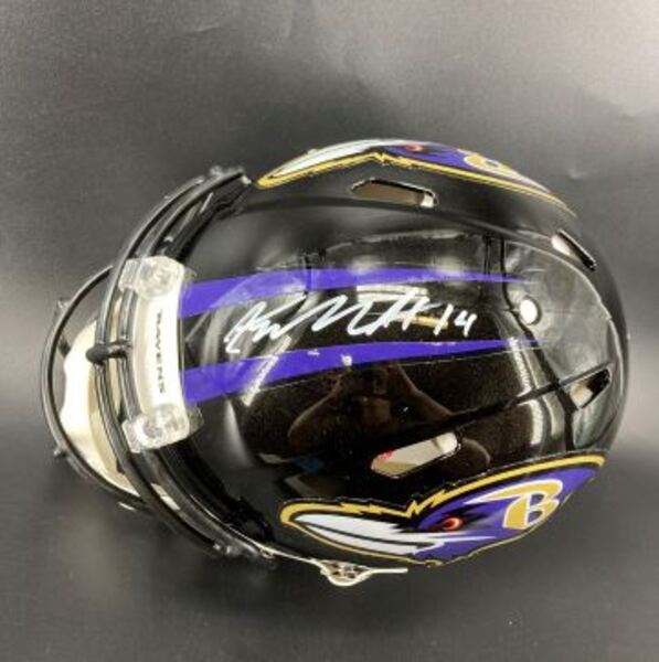 NFL - Ravens Kyle Hamilton signed speed helmet