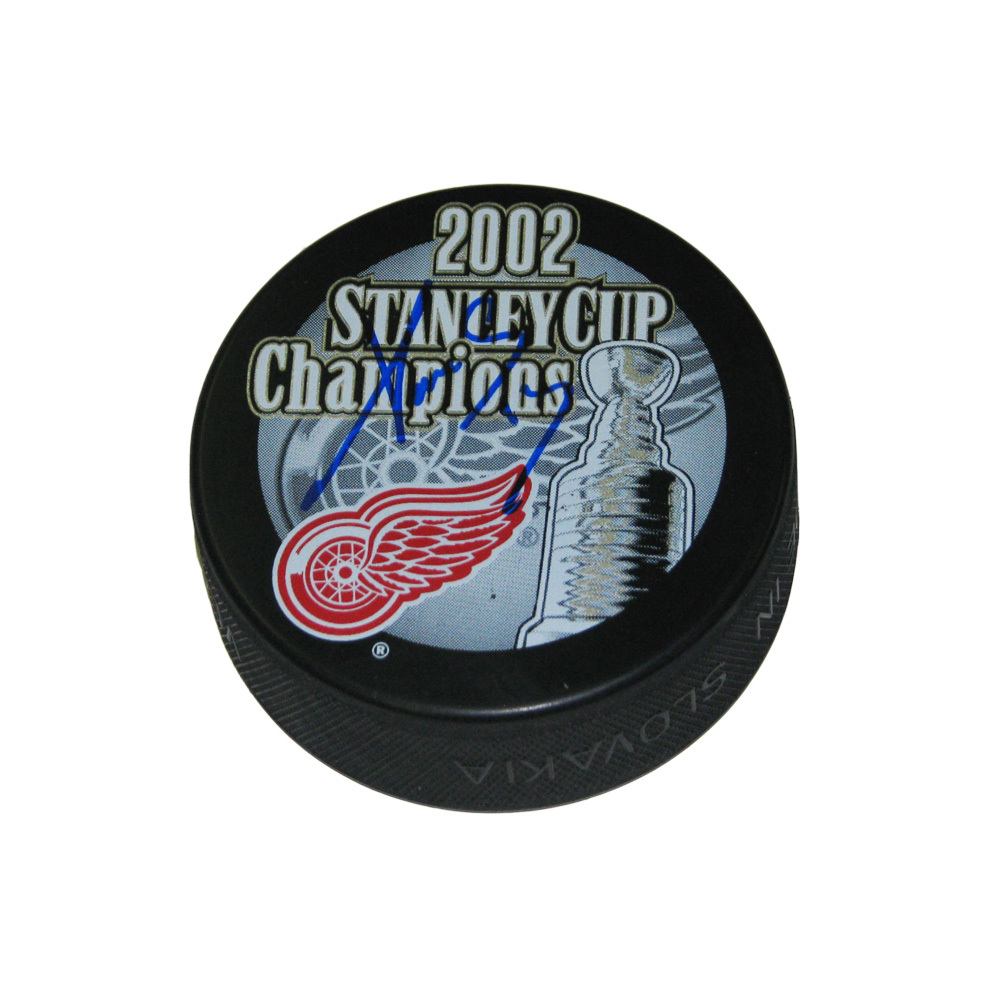 PAVEL DATSYUK Signed 2002 Stanley Cup Champions Puck - Detroit Red Wings