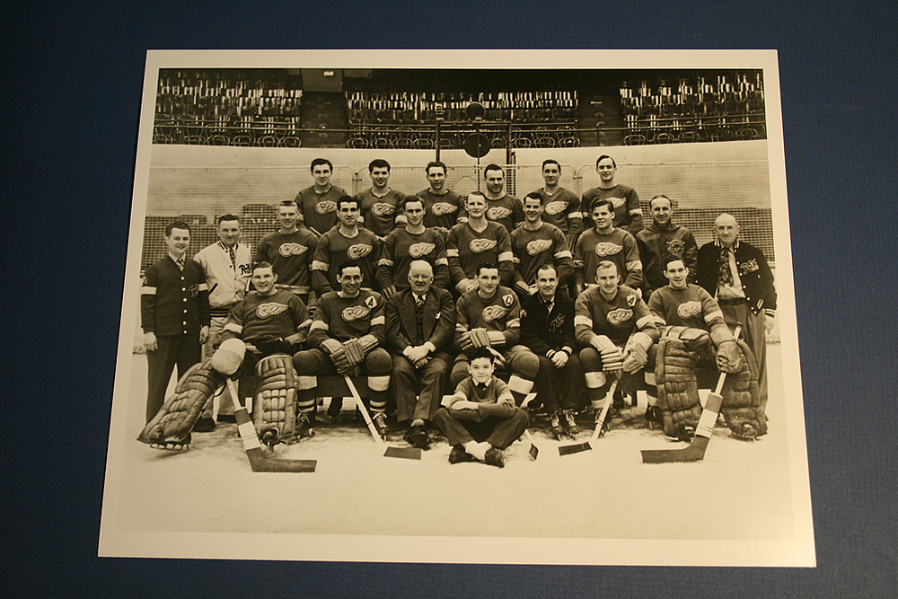 VINTAGE Detroit Red Wings 1948-1949 Team Photo