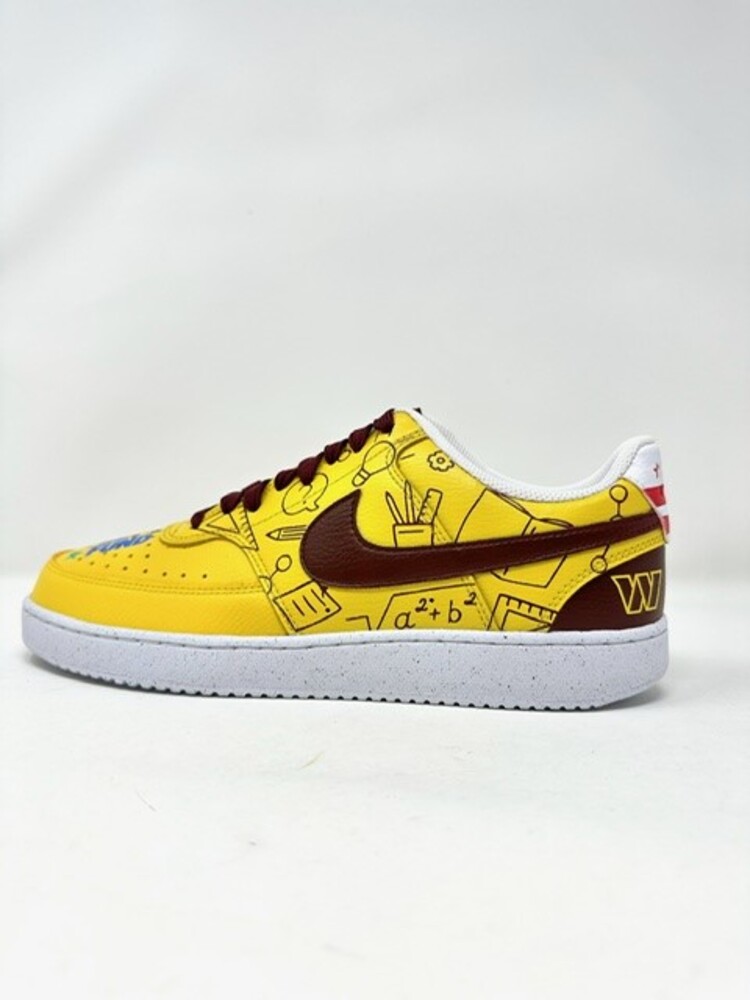 Sneaker – quarter viewrow pages_container mx-auto