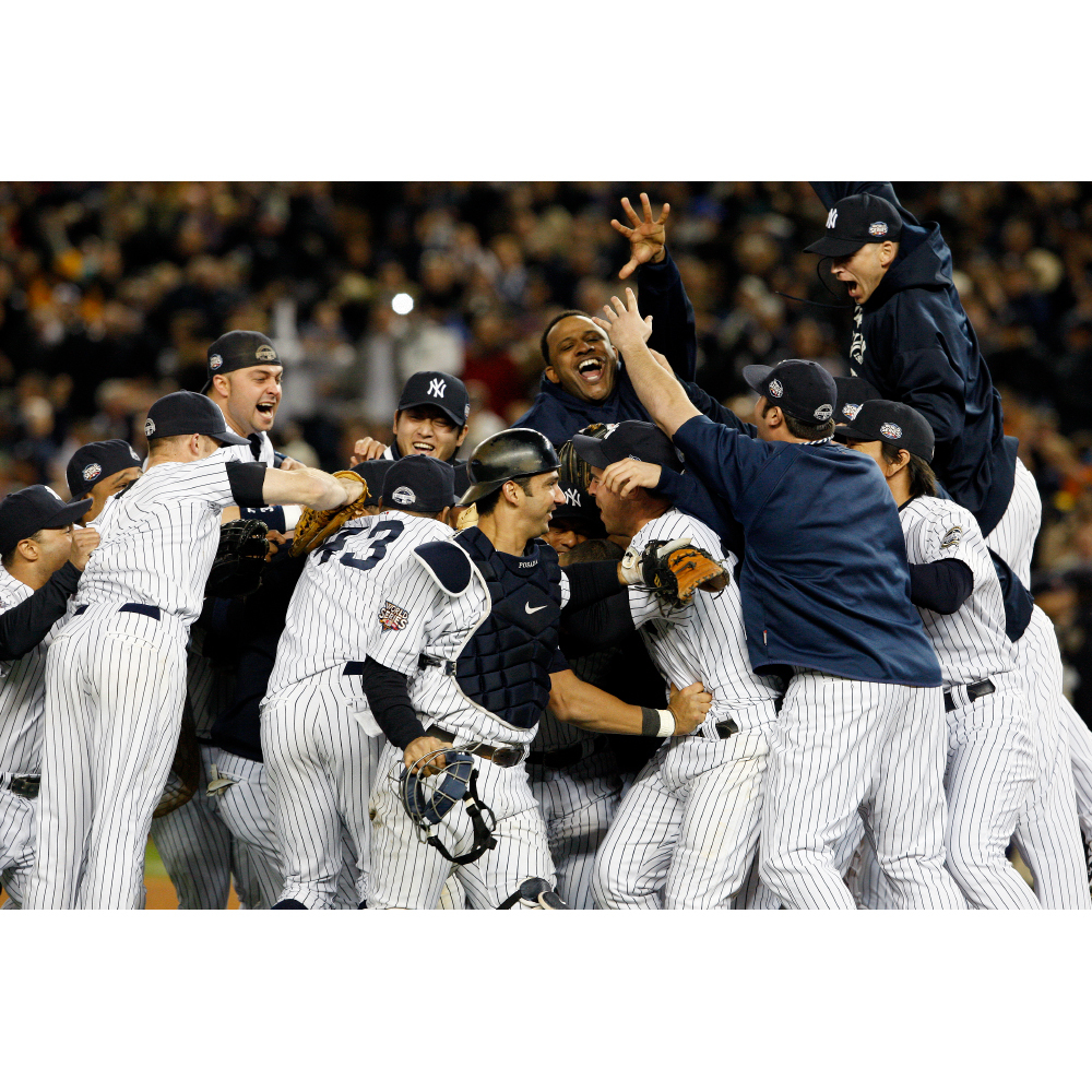 ニューヨークヤンキース　実使用シャンパンボトル　チームサインつき　2009年 2009 Team Signed Photo | New York Yankees Auctions