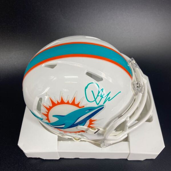 NFL - Dolphins Quinn Ewers Signed Mini Helmet