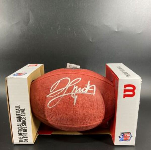 NFL - Steelers Jonnu Smith Signed Authentic Football