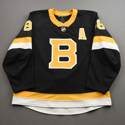 Image of Pastrnak, David<br>Third Set 1 w/A<br>Boston Bruins<br>2021-22<br>#88