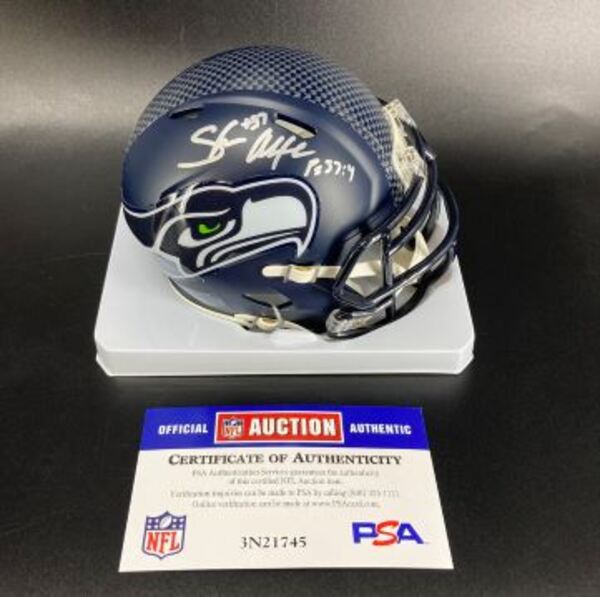 NFL - Seahawks Shaun Alexander Signed Mini Helmet