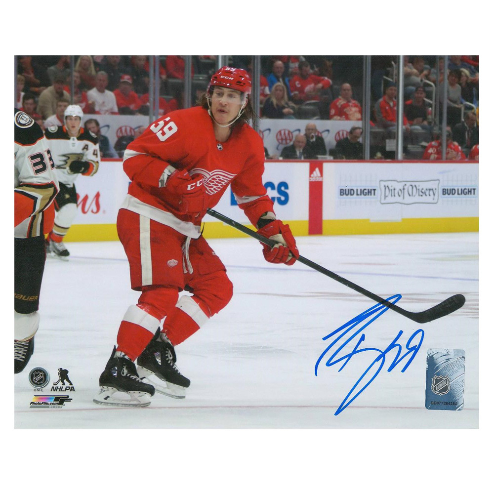 TYLER BERTUZZI Signed Detroit Red Wings 8 X 10 Photo - 70475