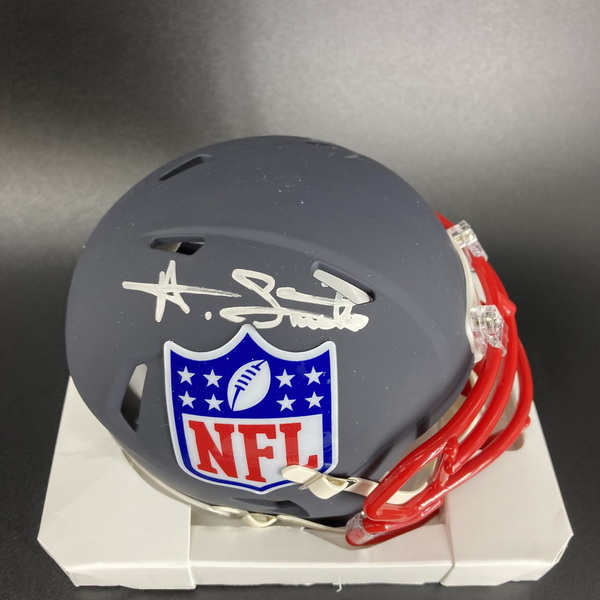 NFL - Eagles Ainias Smith Signed Blue Shield Mini Helmet