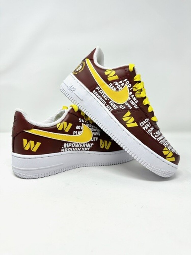 Sneaker – quarter viewrow pages_container mx-auto