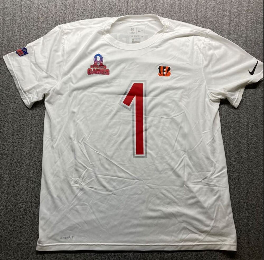 Sneaker – quarter viewrow pages_container mx-auto