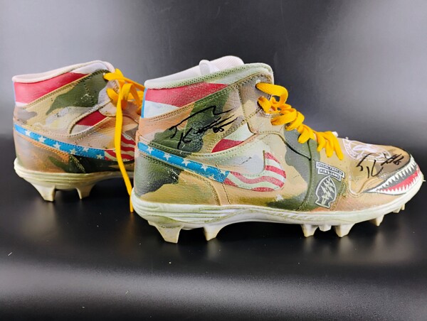 MCMC - 49ers George Kittle Signed Game Worn Custom Cleats 2025 Season Si...